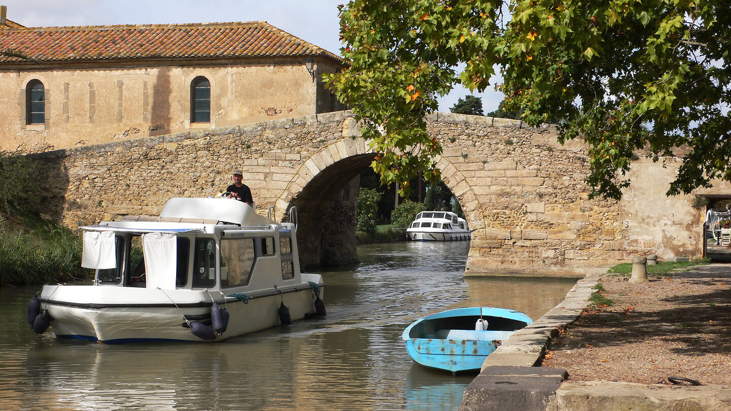 Bridge_over_Canal_du_Midi Bridge_over_Canal_du_Midi