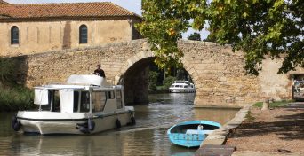 Bridge_over_Canal_du_Midi Bridge_over_Canal_du_Midi